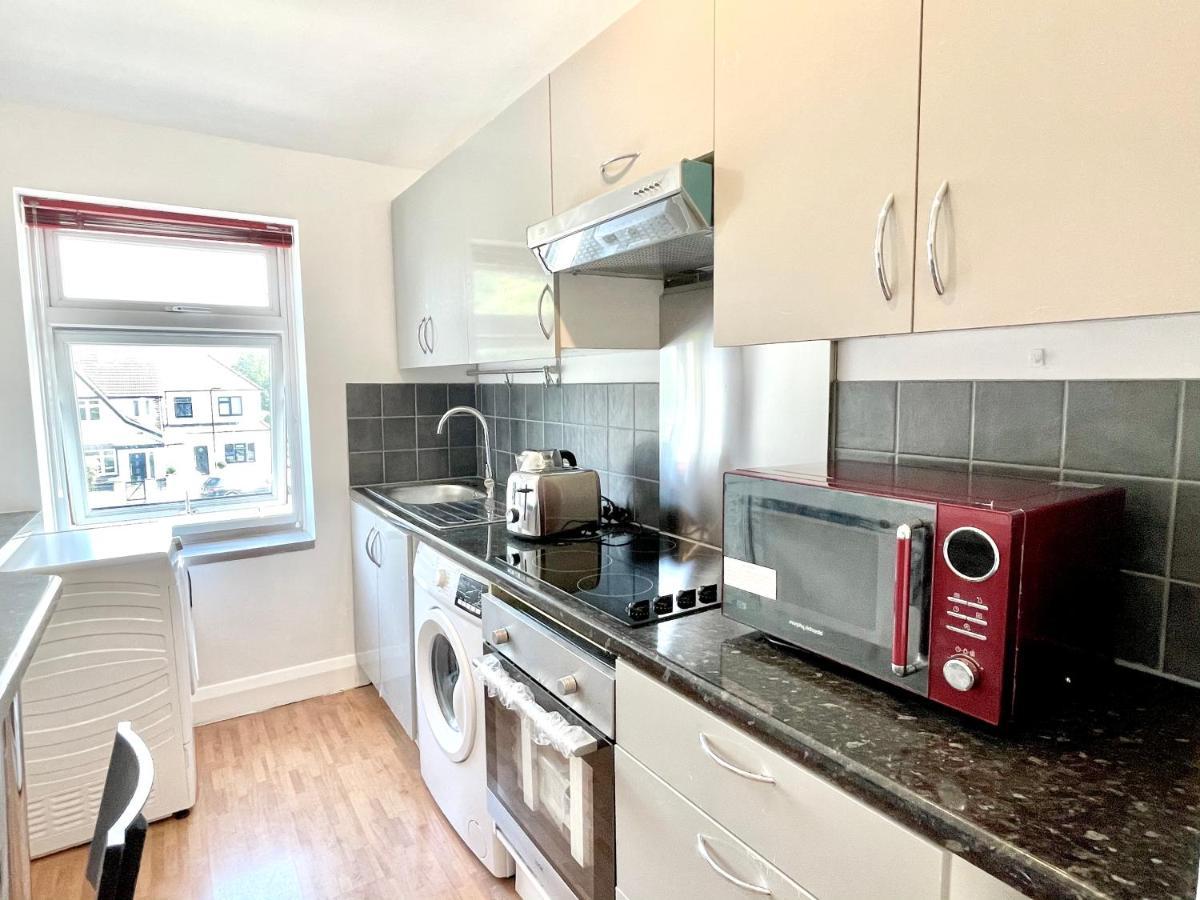 No2326 Tree-Hole Apartment Northolt  Екстериор снимка