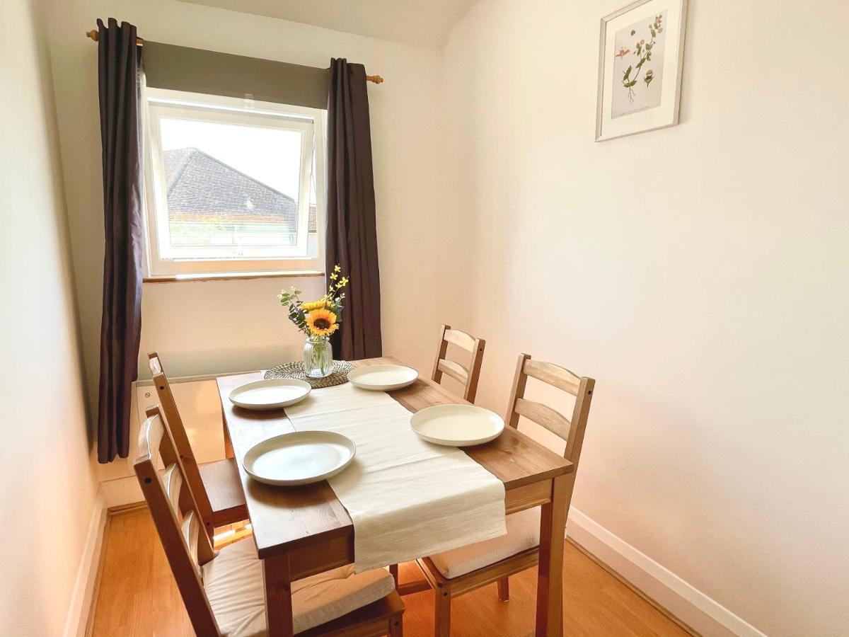No2326 Tree-Hole Apartment Northolt  Екстериор снимка