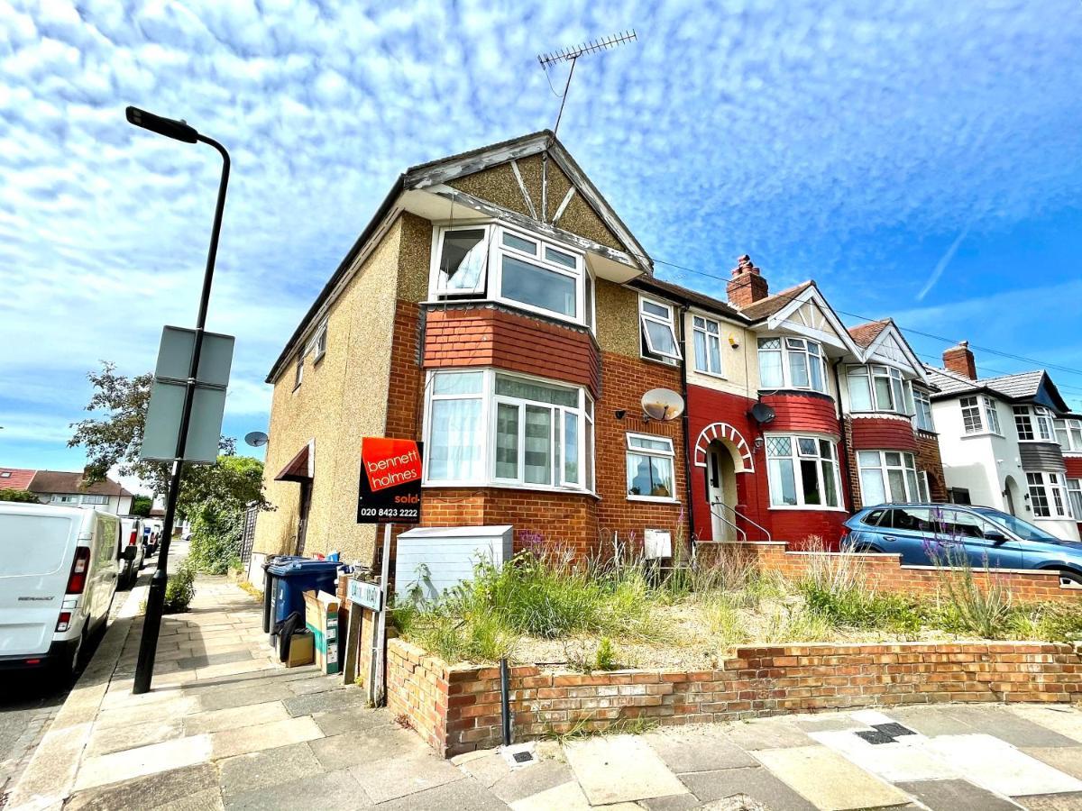 No2326 Tree-Hole Apartment Northolt  Екстериор снимка