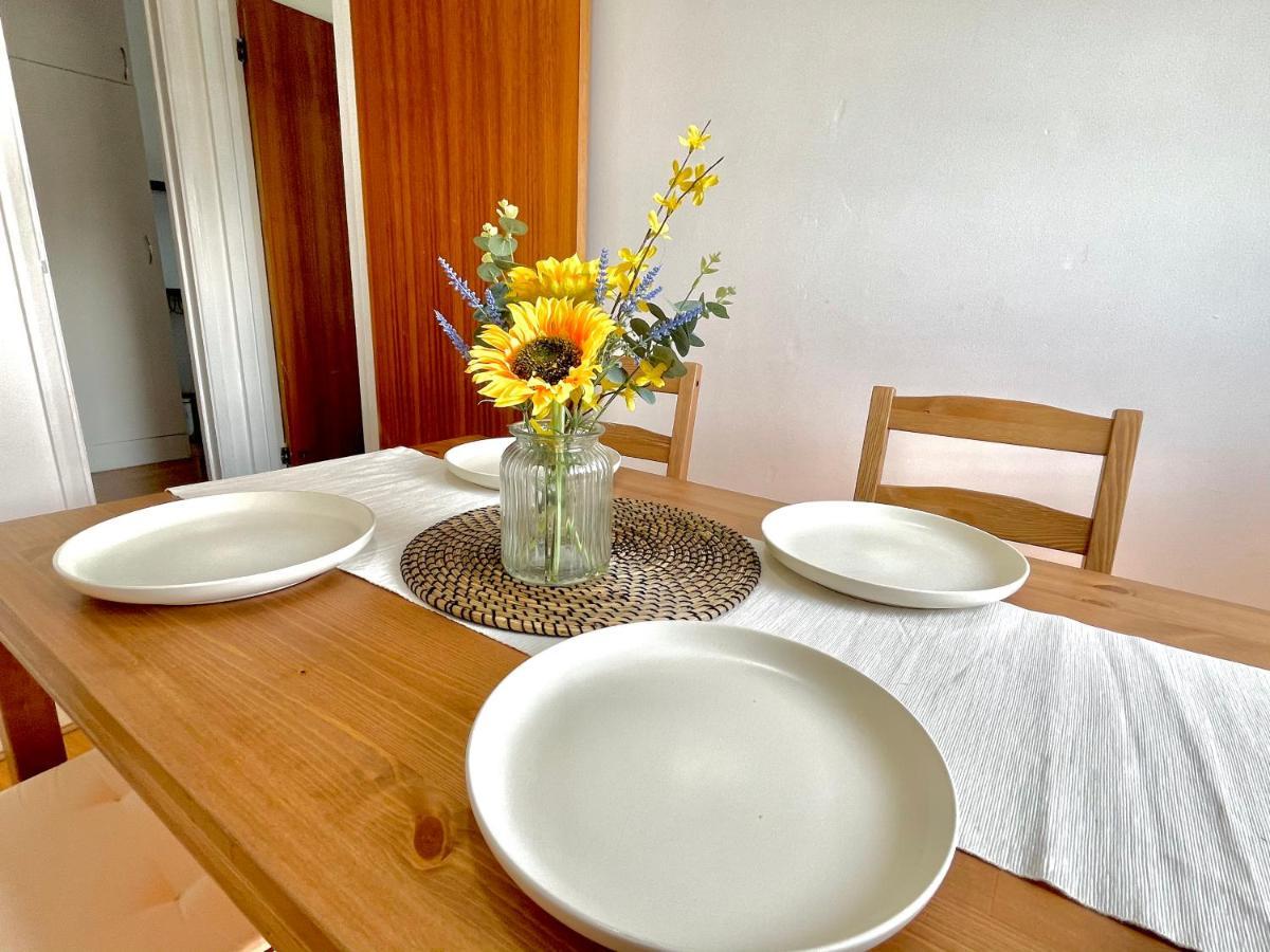 No2326 Tree-Hole Apartment Northolt  Екстериор снимка